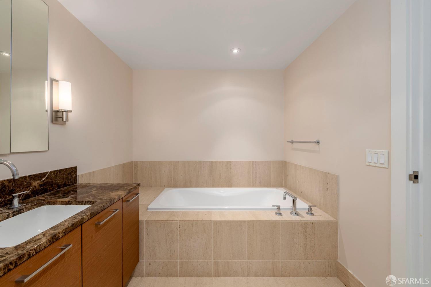 301 Mission Street Unit: 8J