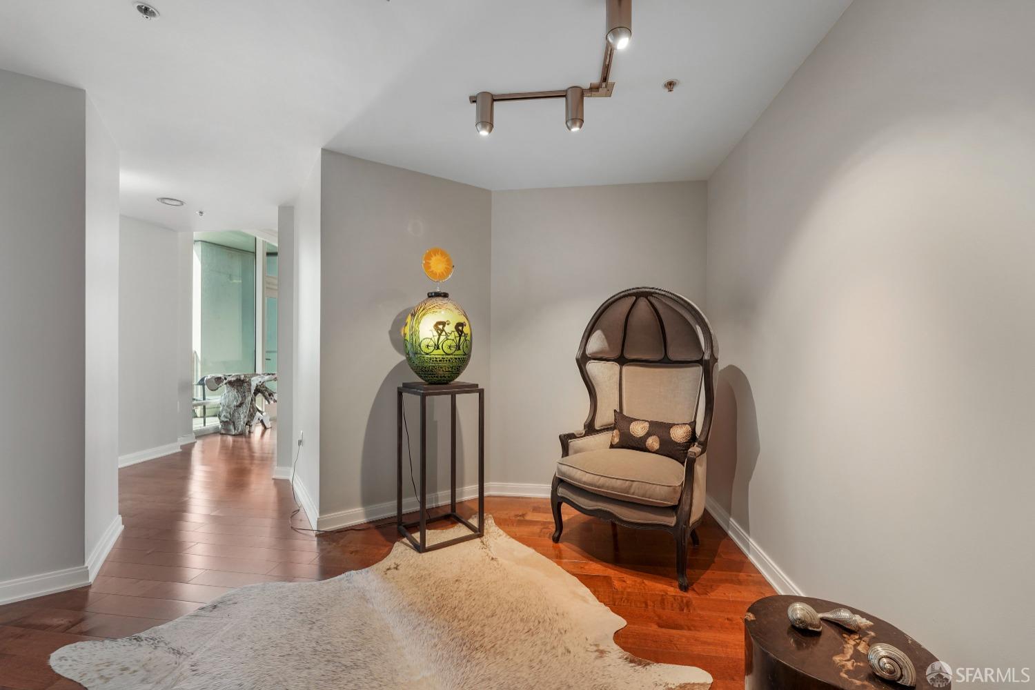 425 1st Street Unit: 5303