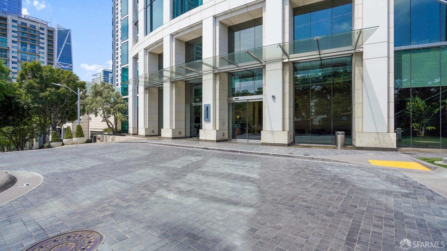 425 1st Street Unit: 5303