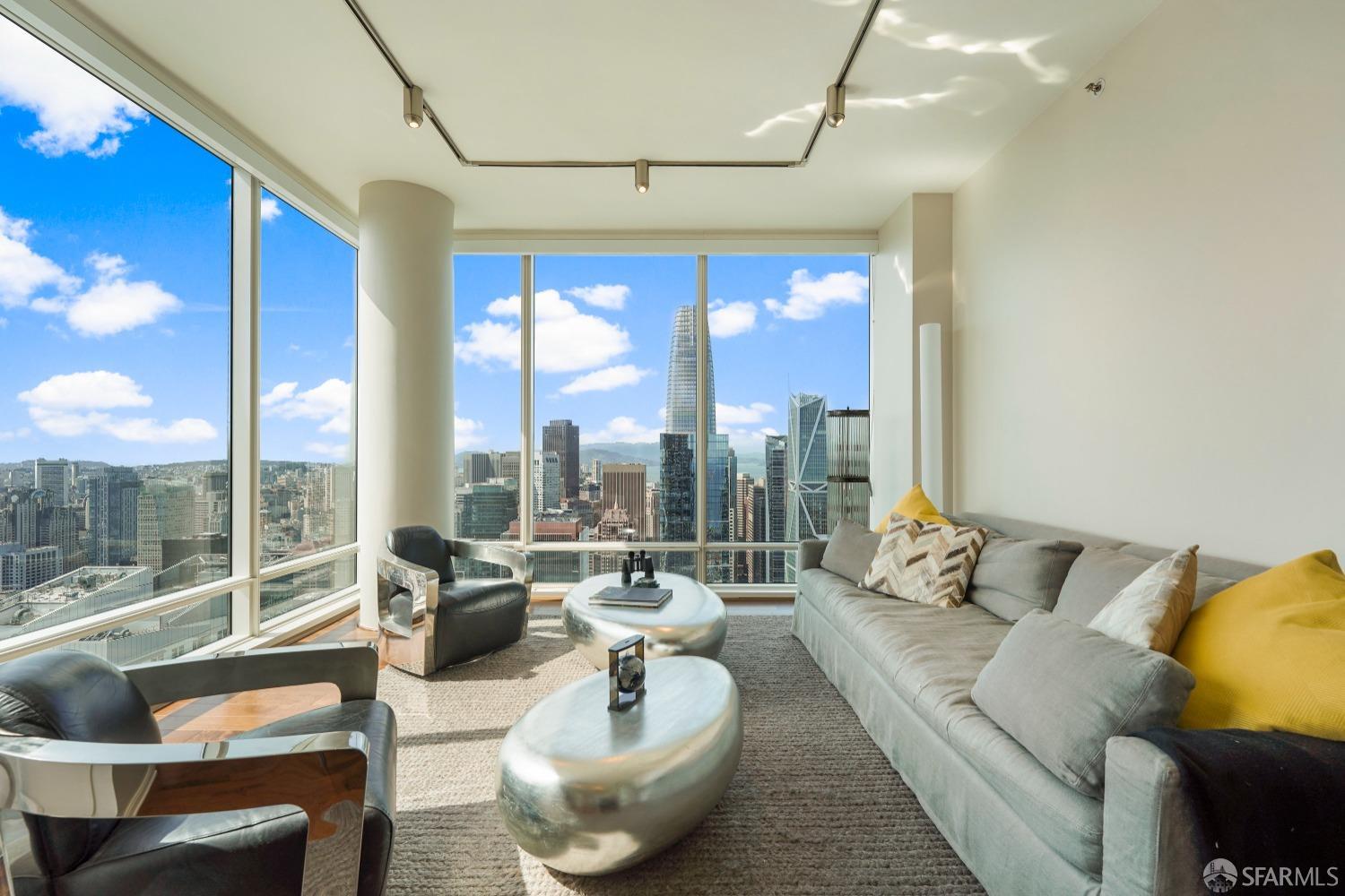 425 1st Street Unit: 5303