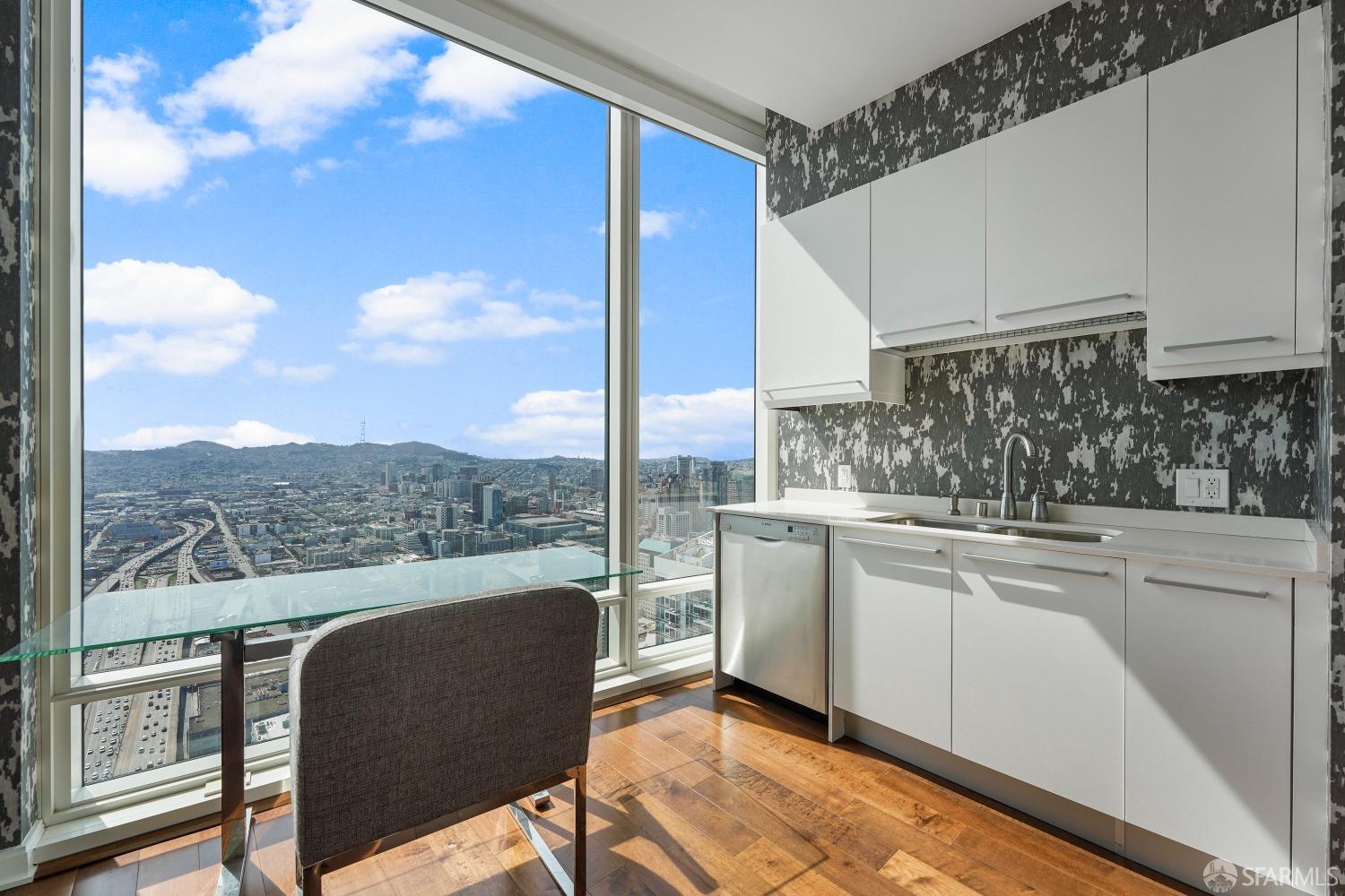 425 1st Street Unit: 5303