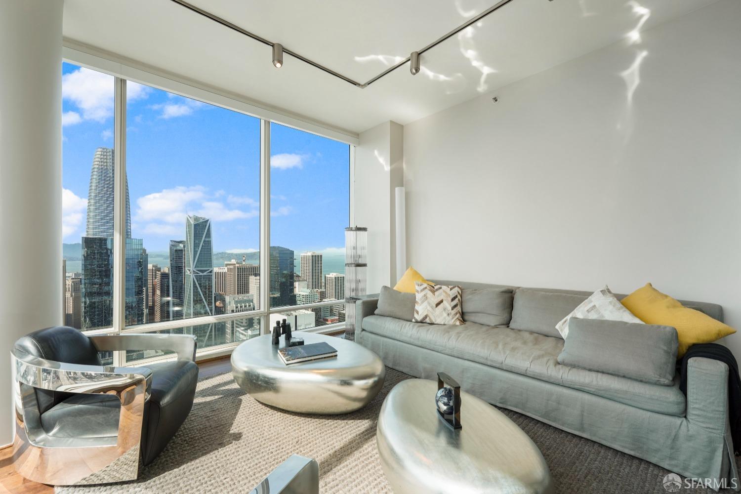 425 1st Street Unit: 5303