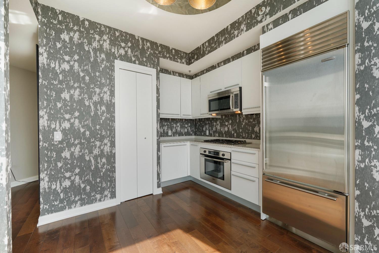 425 1st Street Unit: 5303