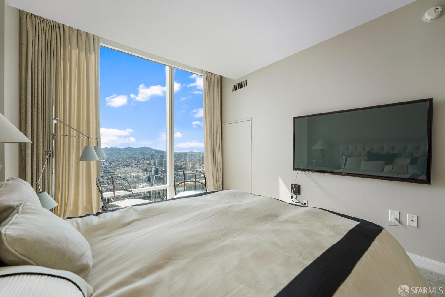 425 1st Street Unit: 5303