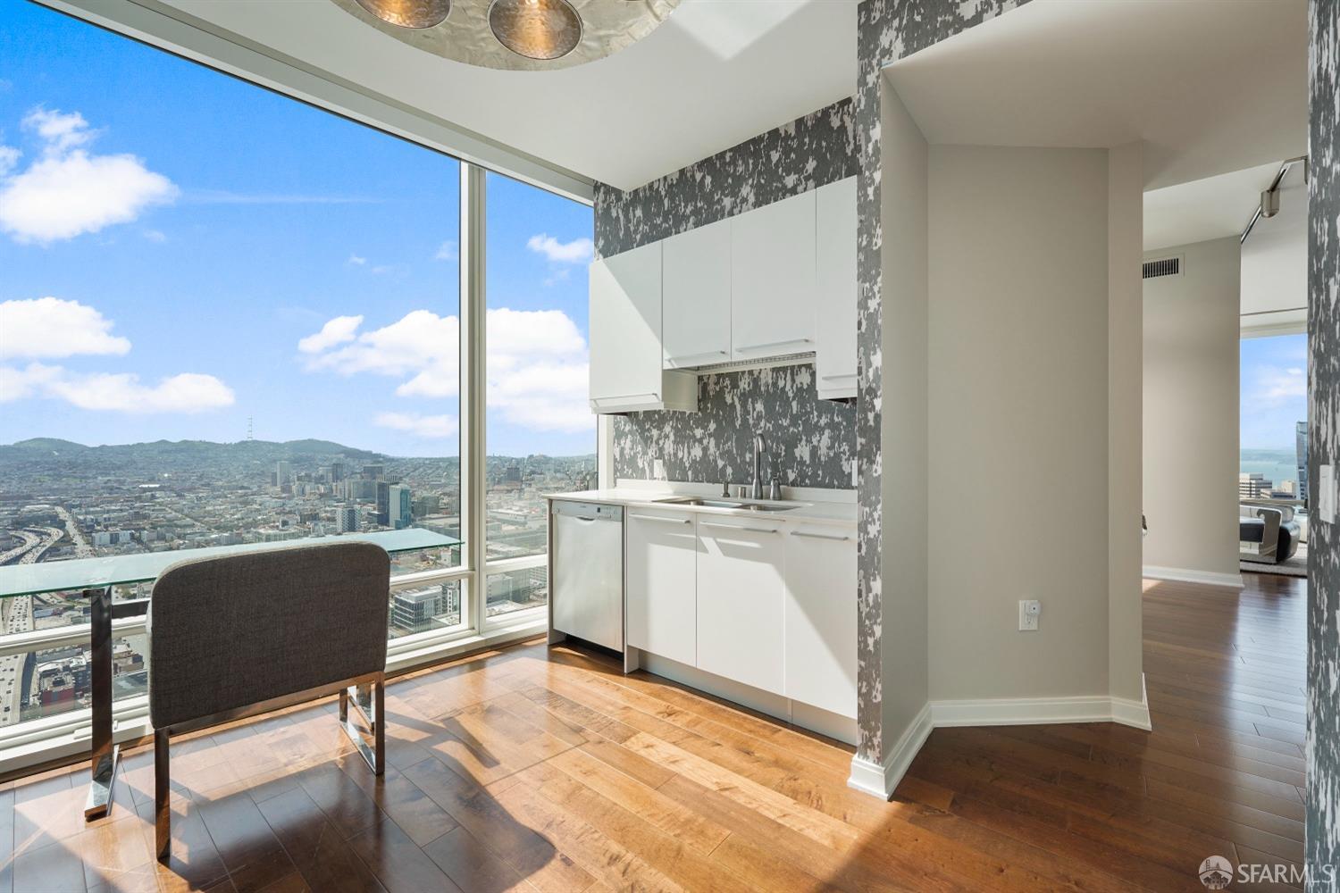 425 1st Street Unit: 5303