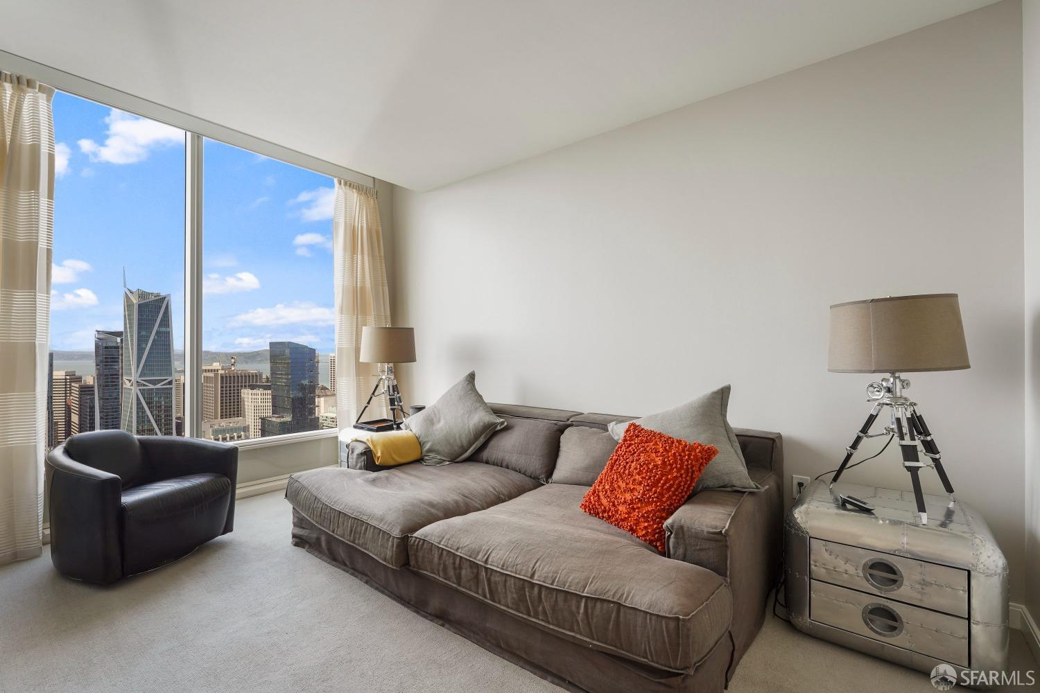 425 1st Street Unit: 5303