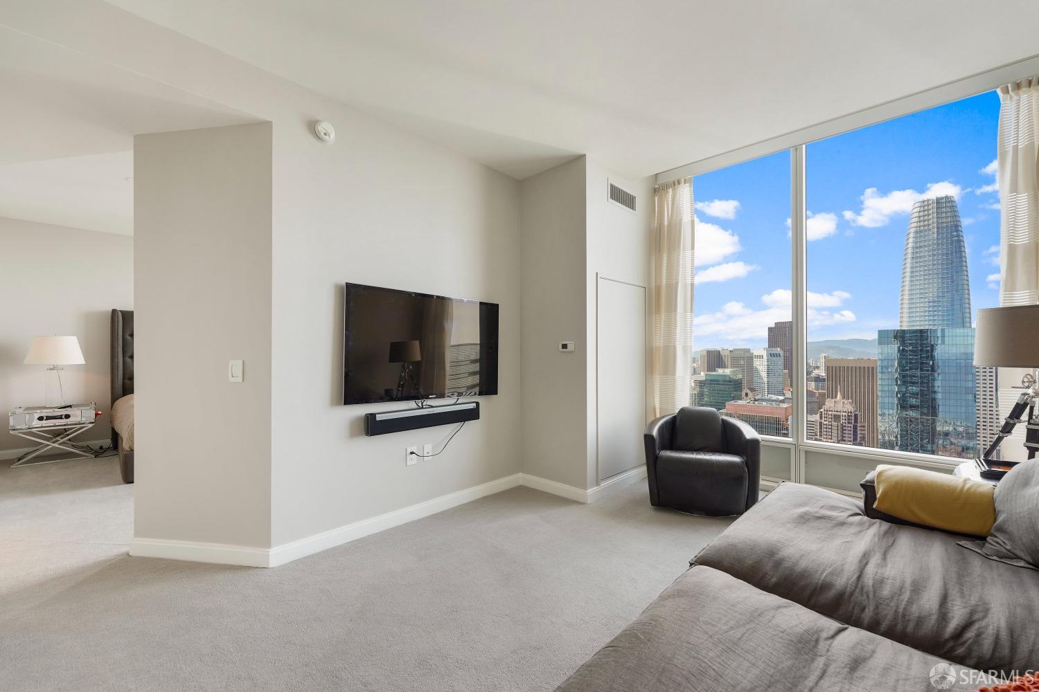 425 1st Street Unit: 5303