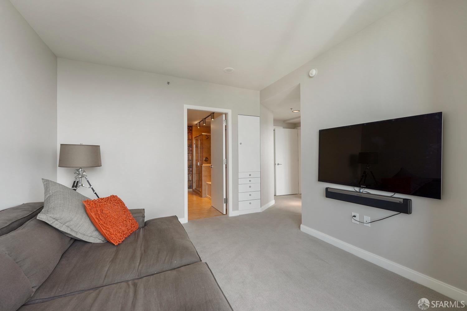 425 1st Street Unit: 5303