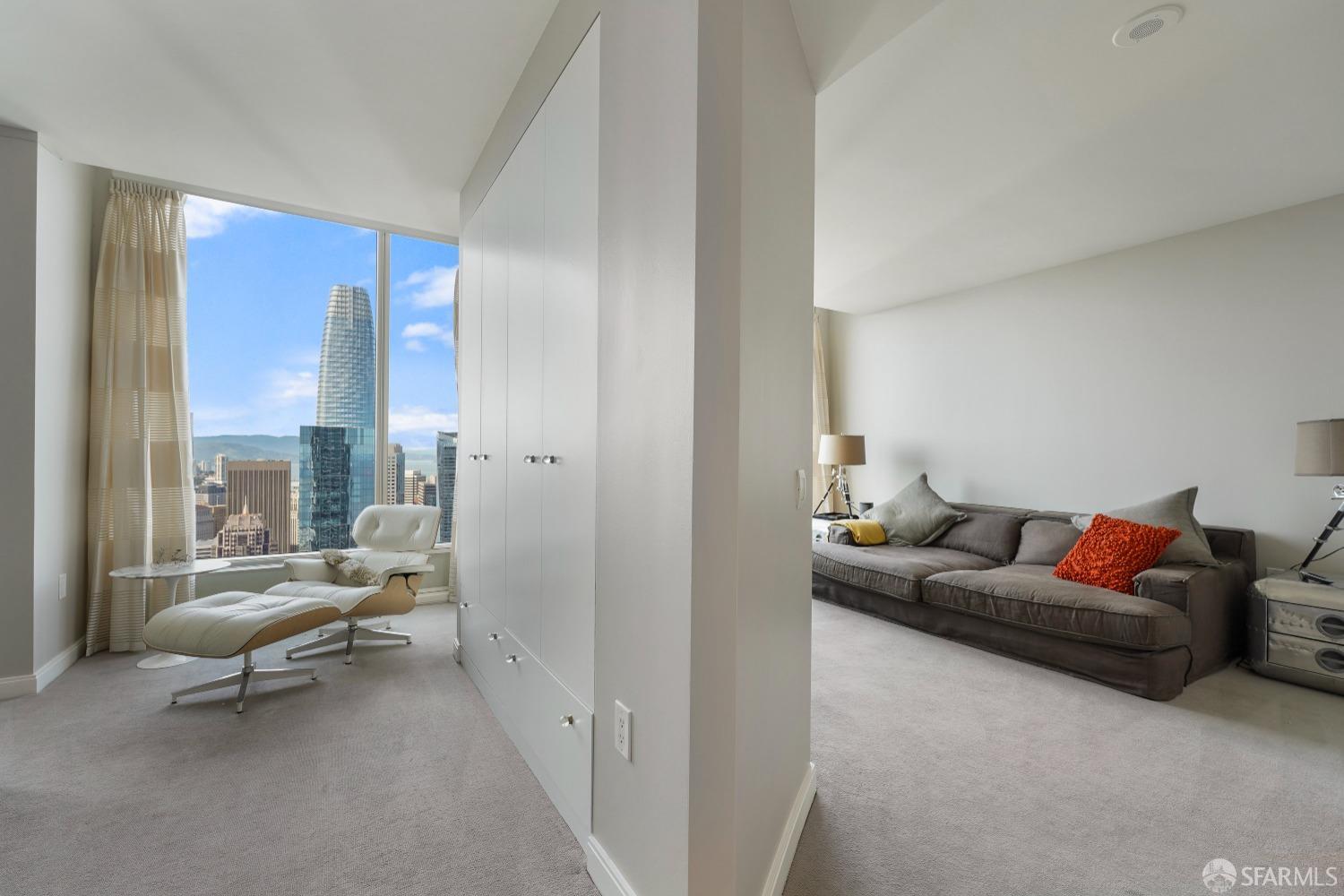 425 1st Street Unit: 5303