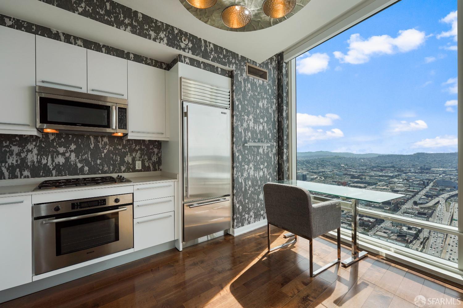 425 1st Street Unit: 5303