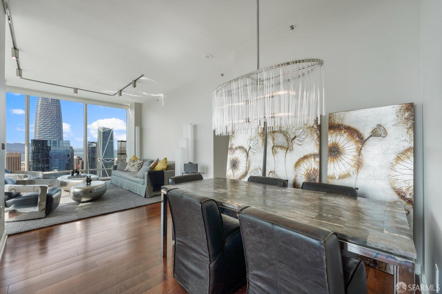 425 1st Street Unit: 5303