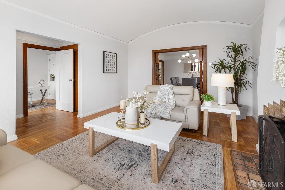 2 Sequoia Way