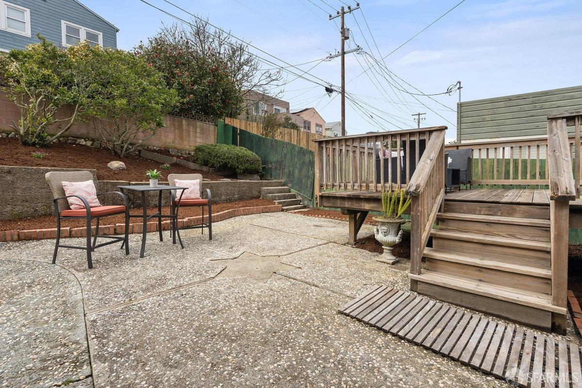 2 Sequoia Way