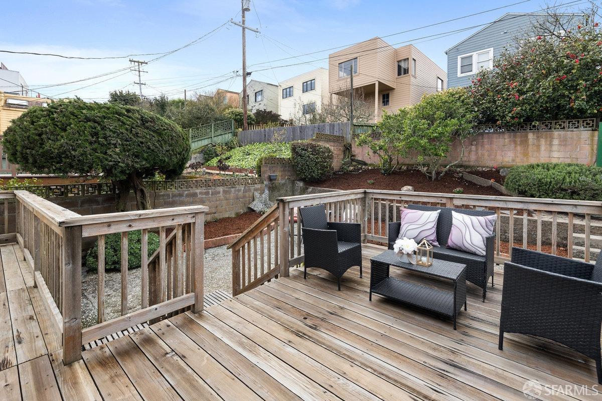 2 Sequoia Way
