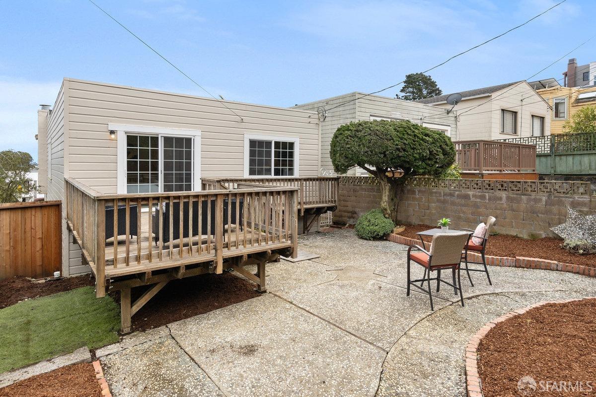 2 Sequoia Way