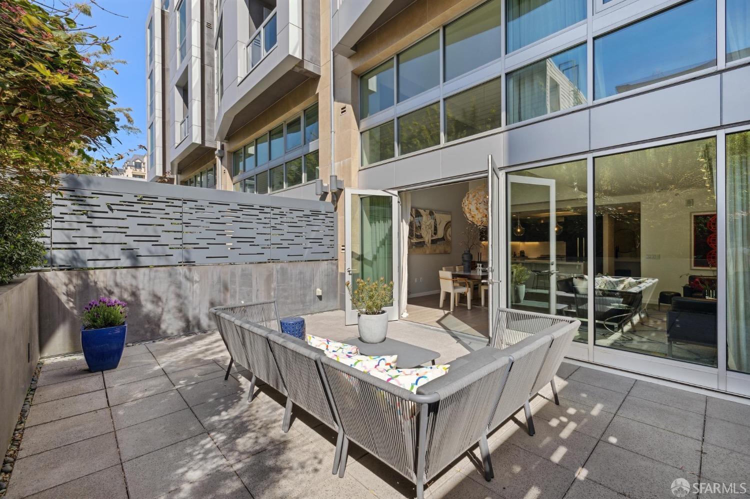1501 Filbert Street Unit: TH1A