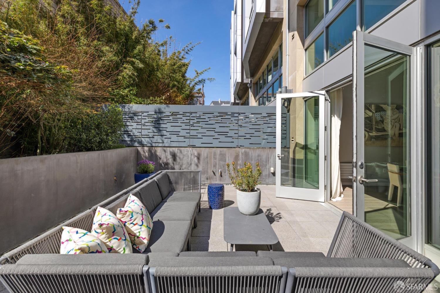 1501 Filbert Street Unit: TH1A