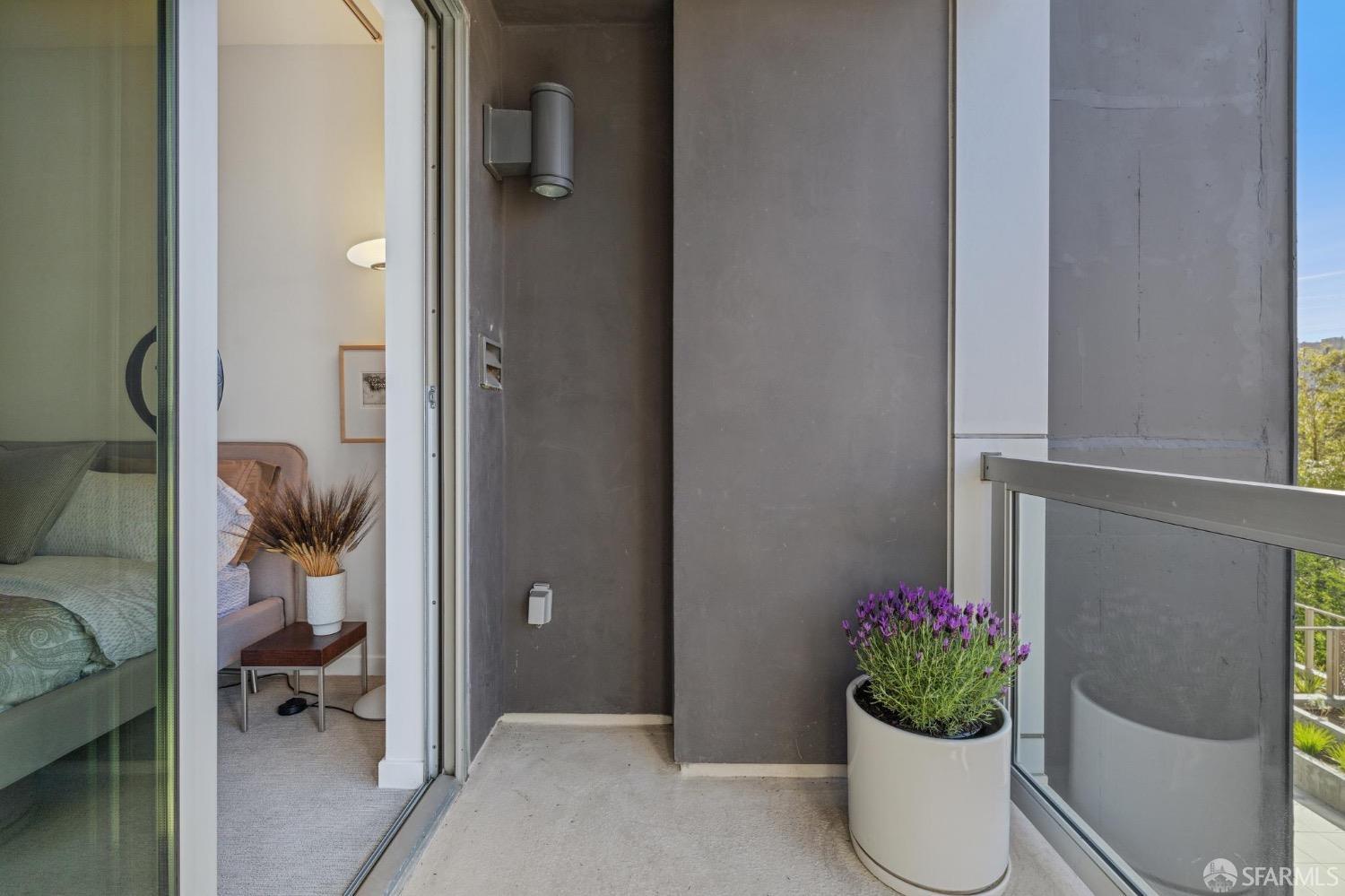 1501 Filbert Street Unit: TH1A