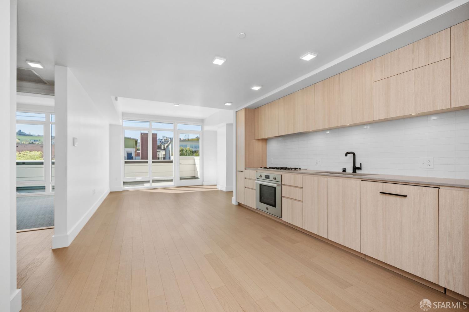 950 Tennessee Street # 404