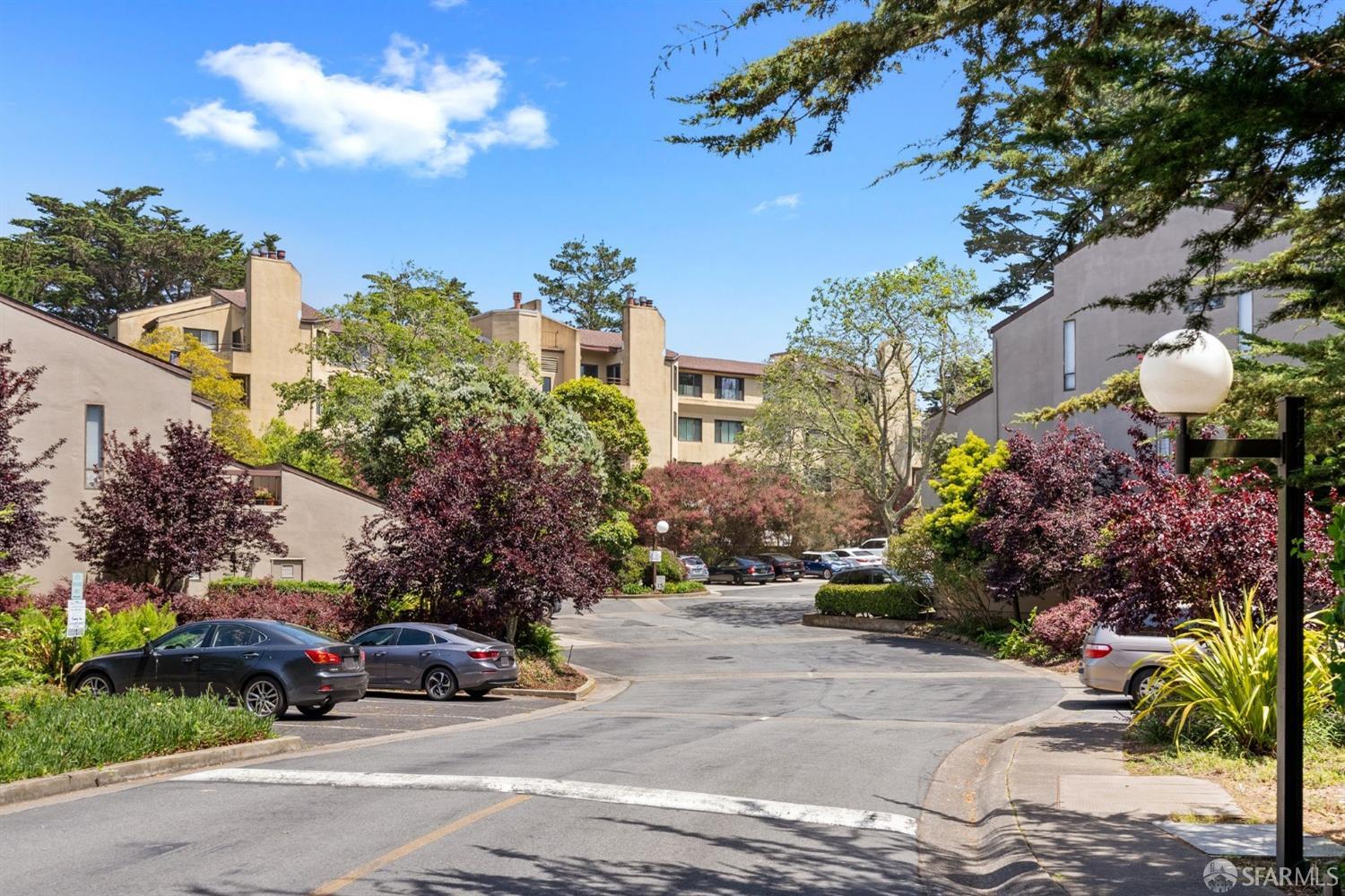 208 N Lake Merced Hills # 1F