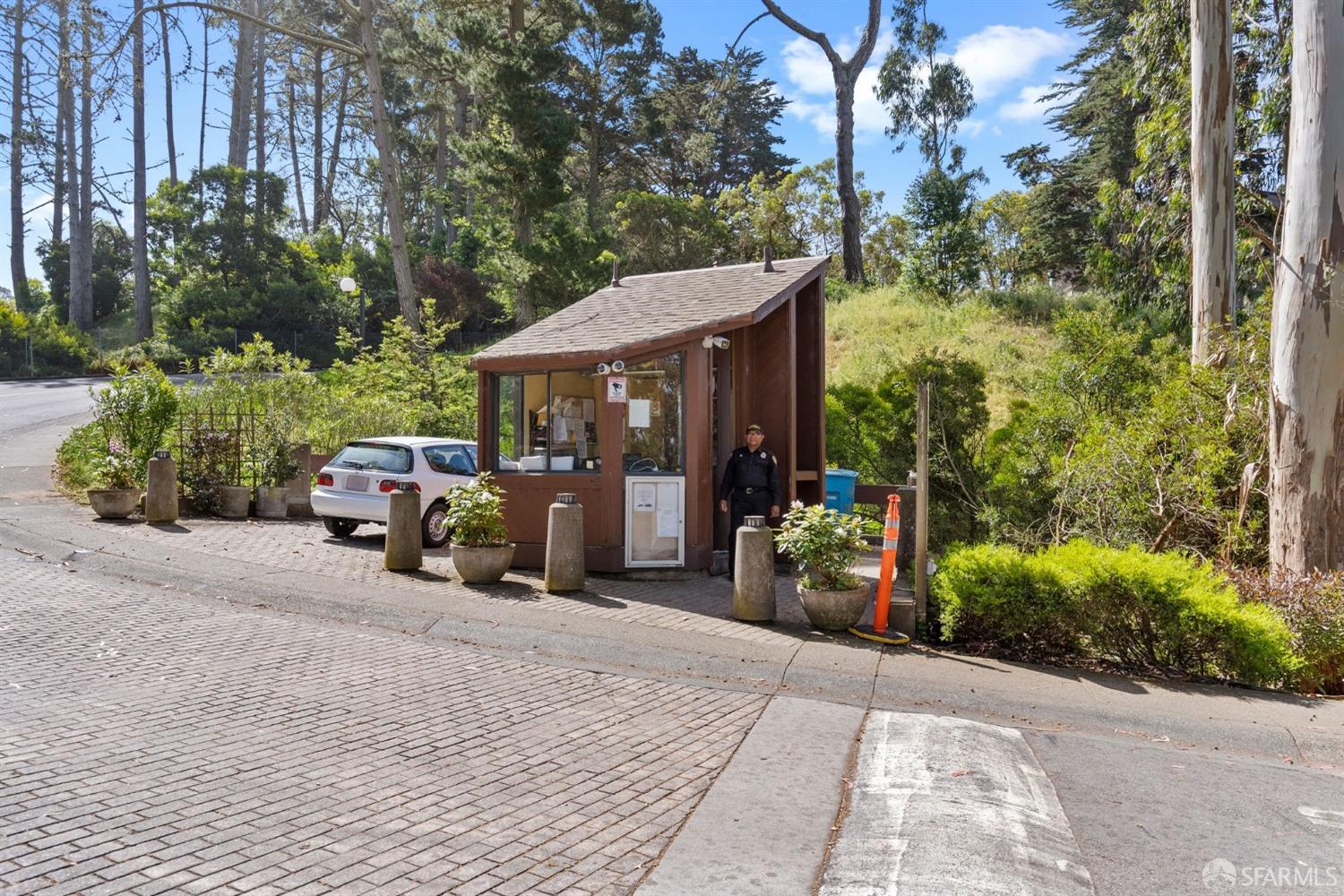 208 N Lake Merced Hills # 1F