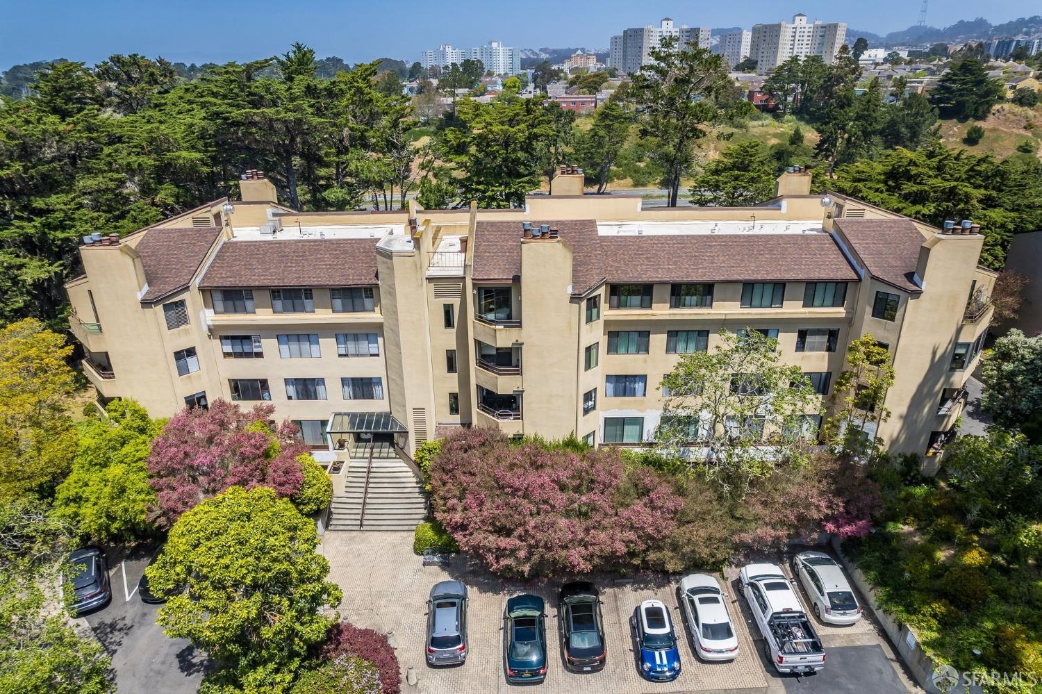 208 N Lake Merced Hills # 1F