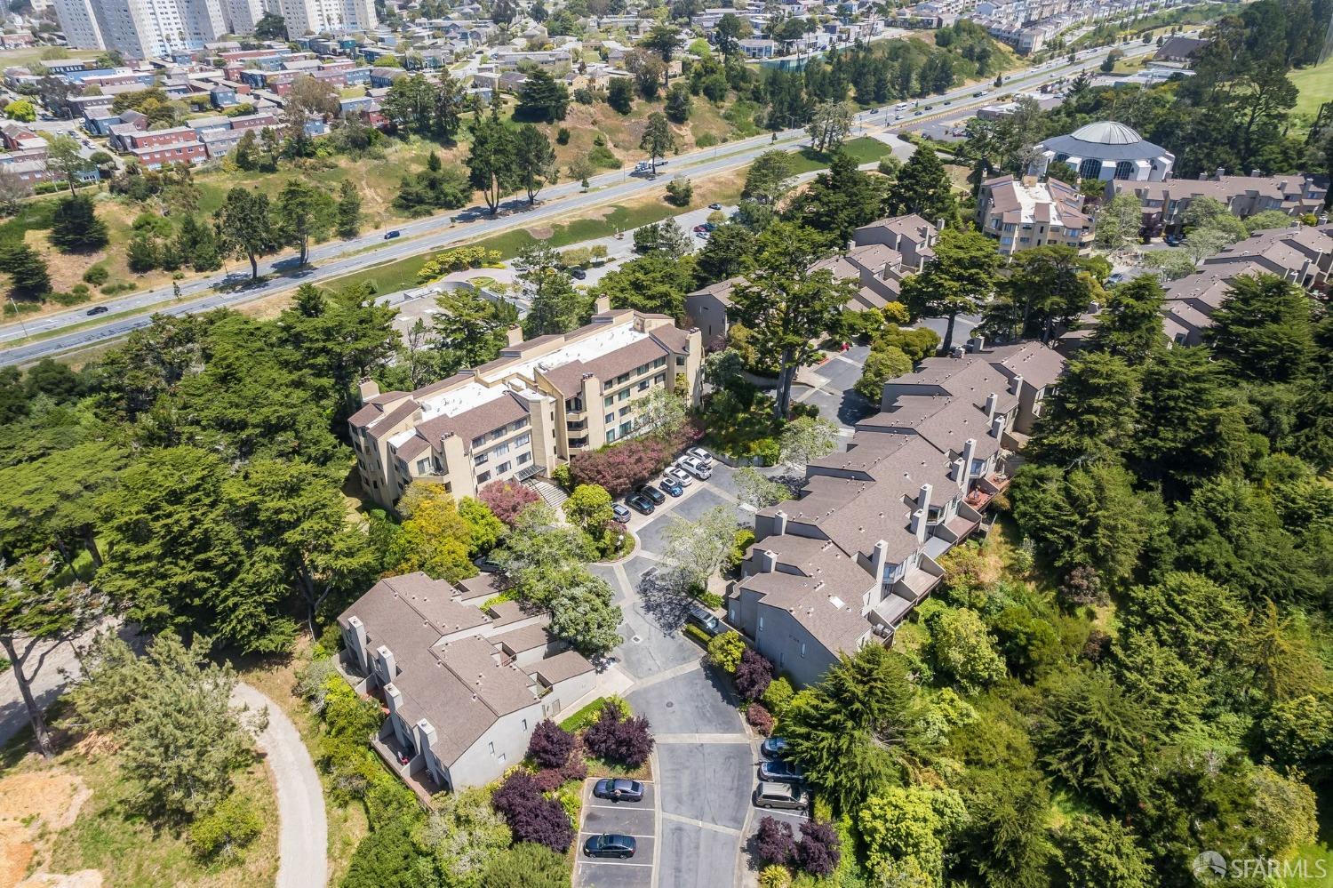 208 N Lake Merced Hills # 1F