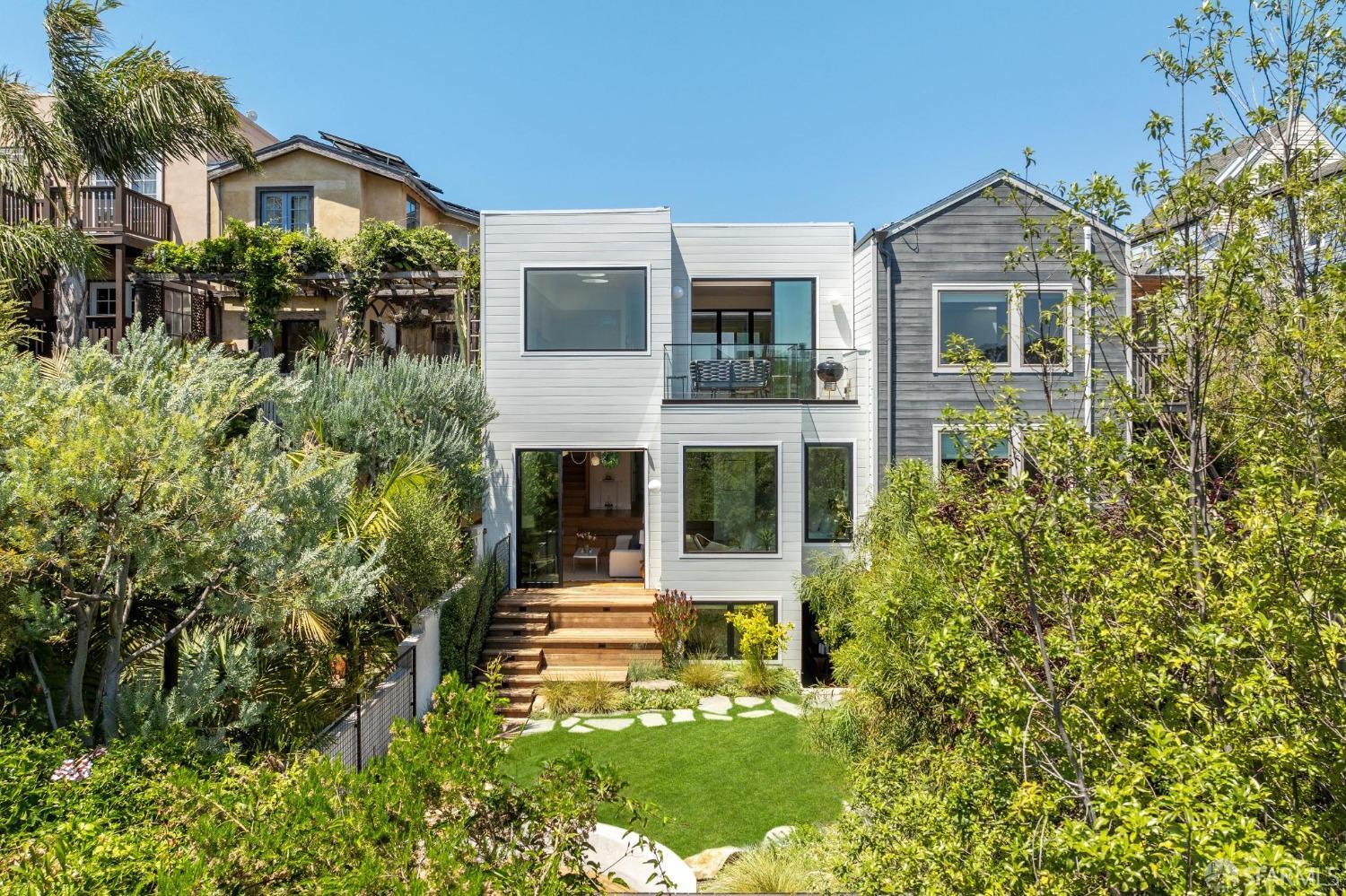 3839 Cesar Chavez Street