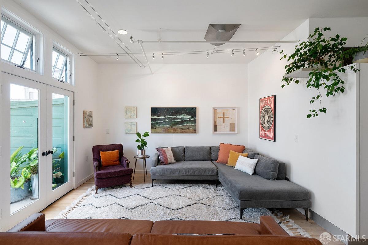 2169 Folsom Street # M203