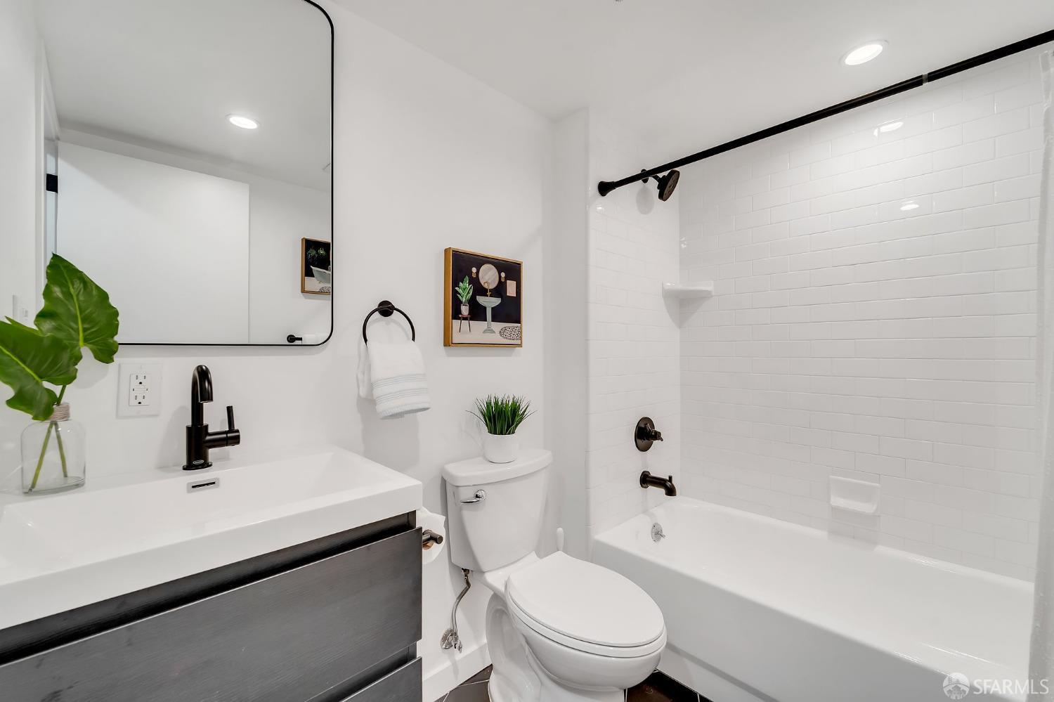 828 Innes Avenue # 103