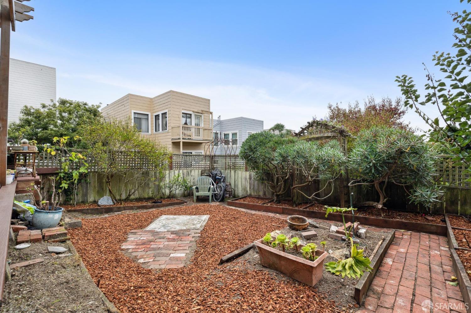 4526-4528 Fulton Street