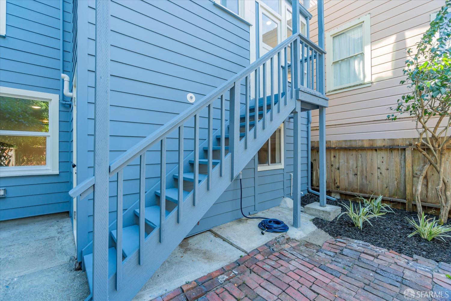 137 6th Avenue