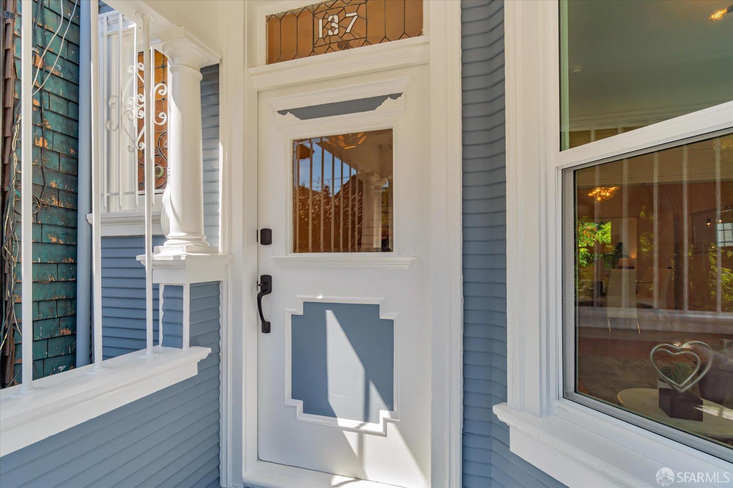 137 6th Avenue