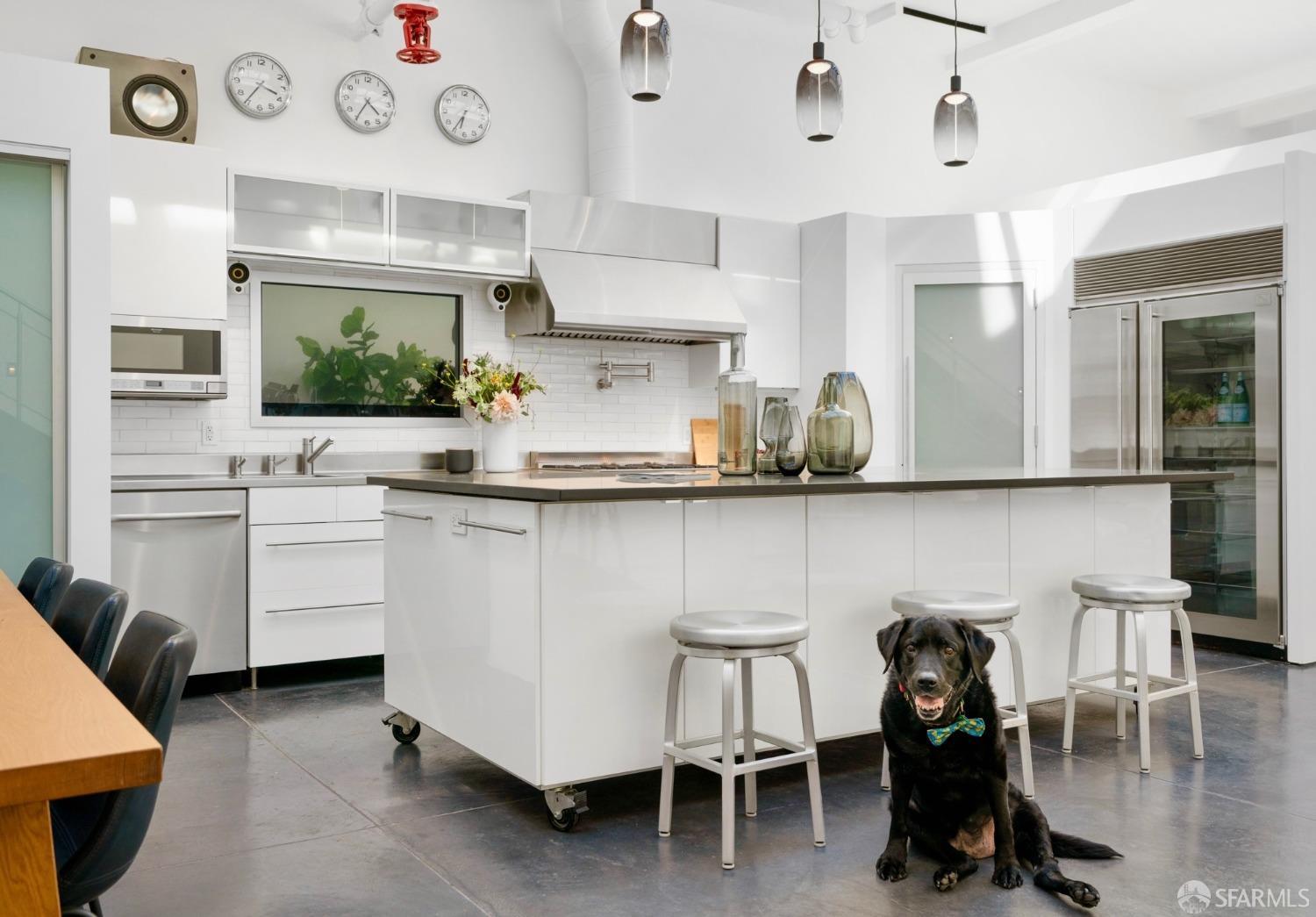 735 Clementina Street