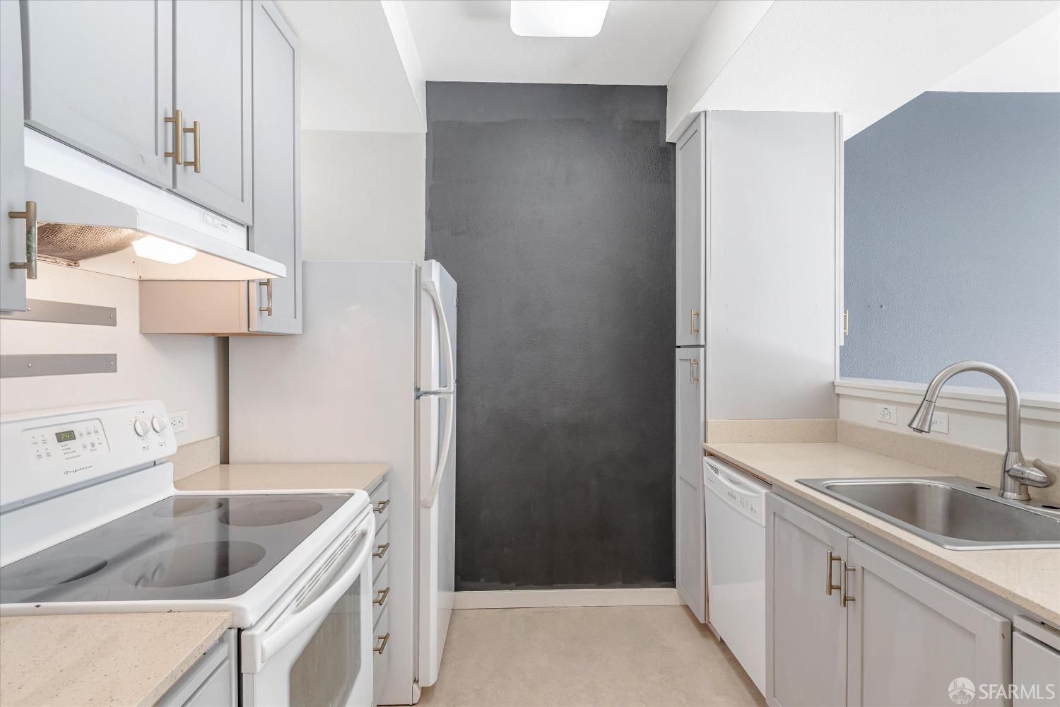 335 Berry Street # 305