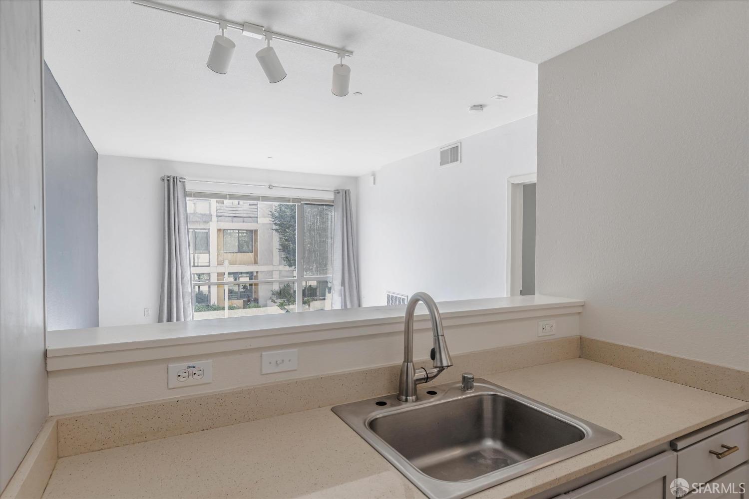 335 Berry Street # 305