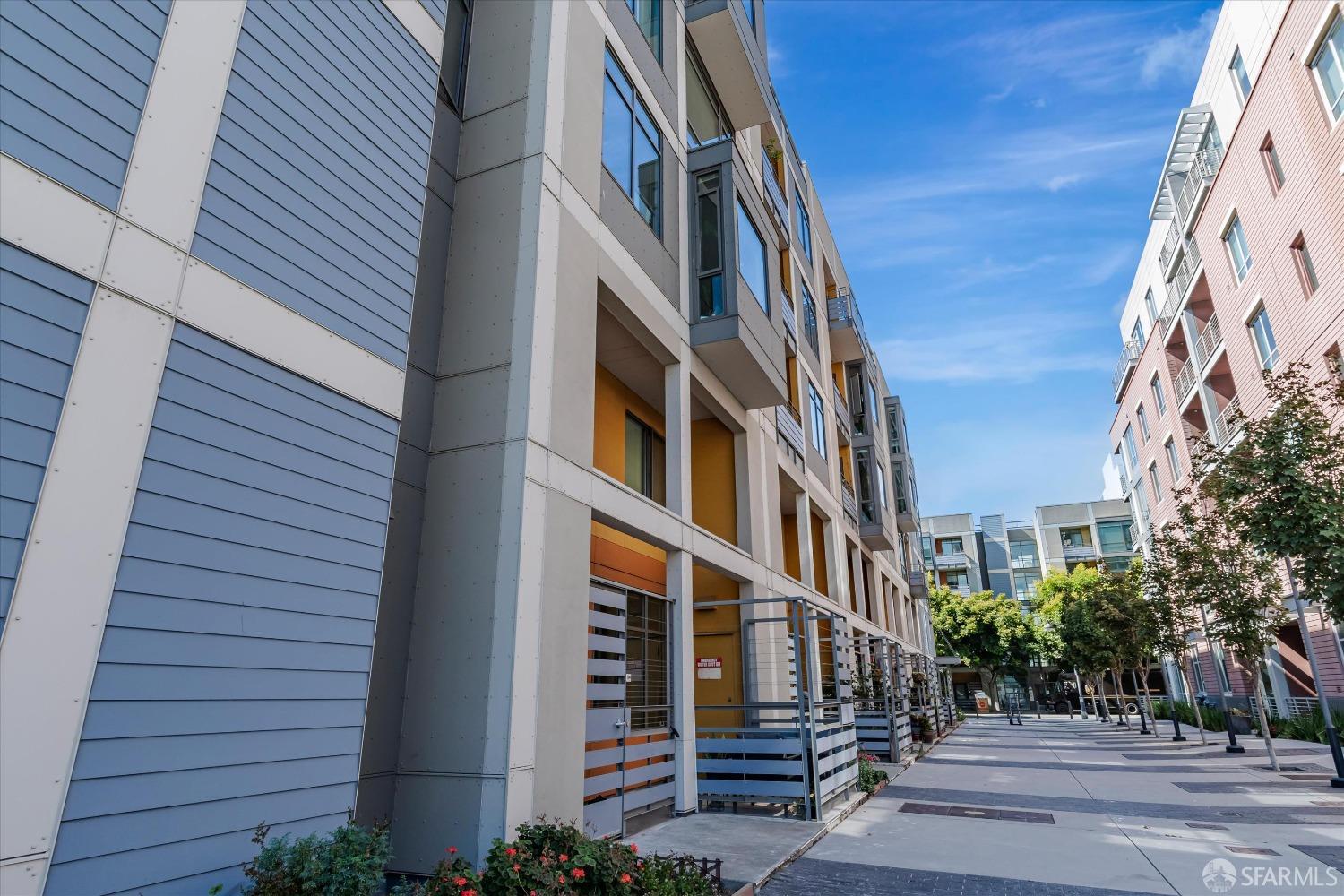 335 Berry Street # 305