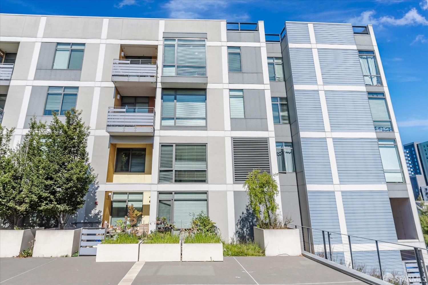 335 Berry Street # 305