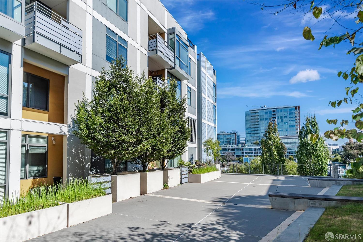 335 Berry Street # 305