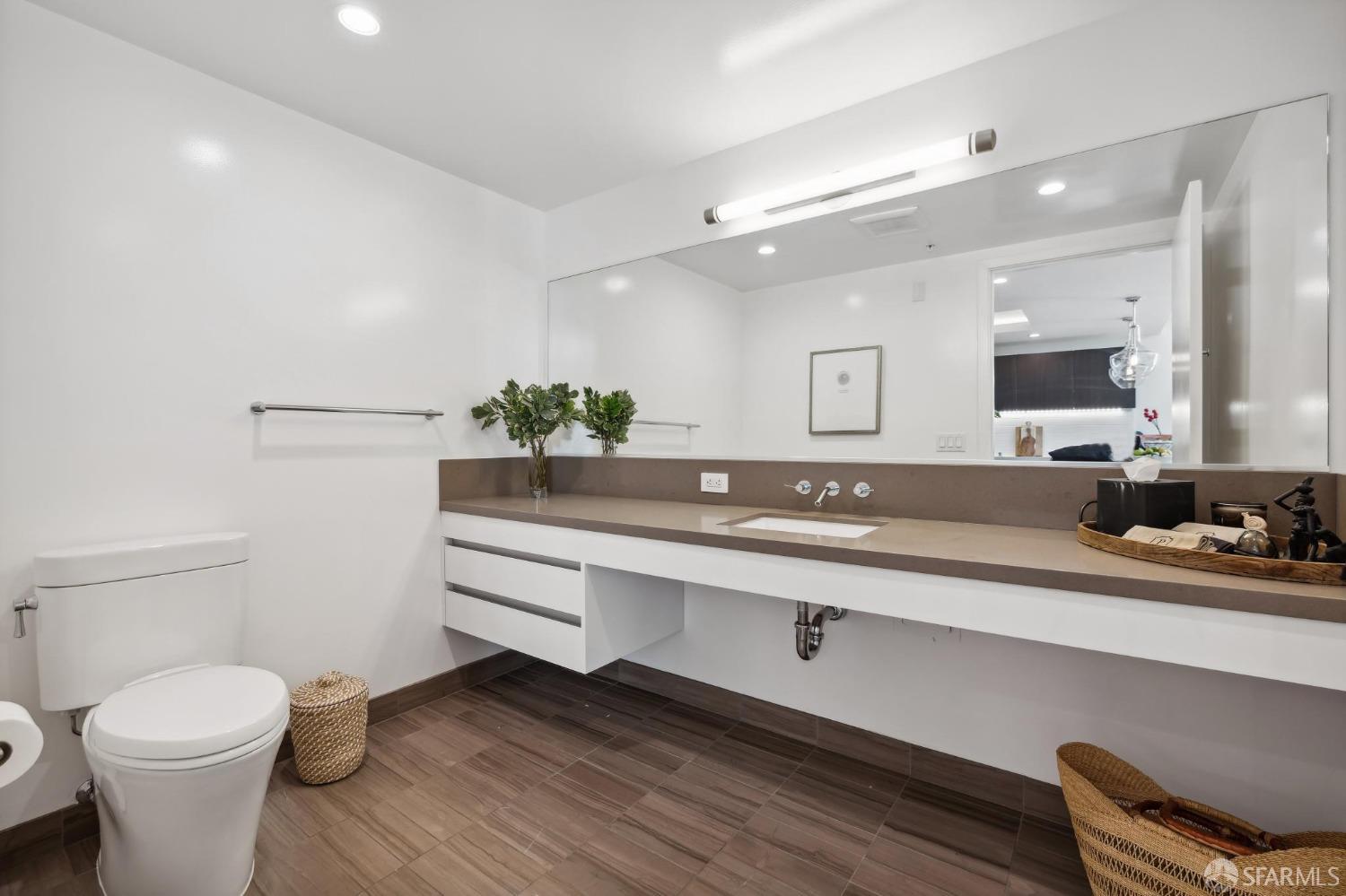 1501 Filbert Street Unit: TH1A