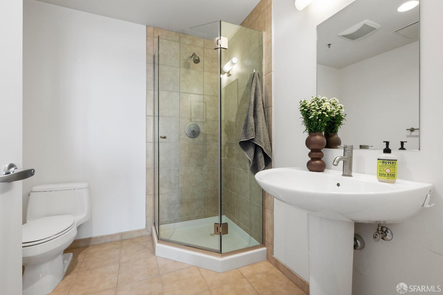 301 Main Street # 33C