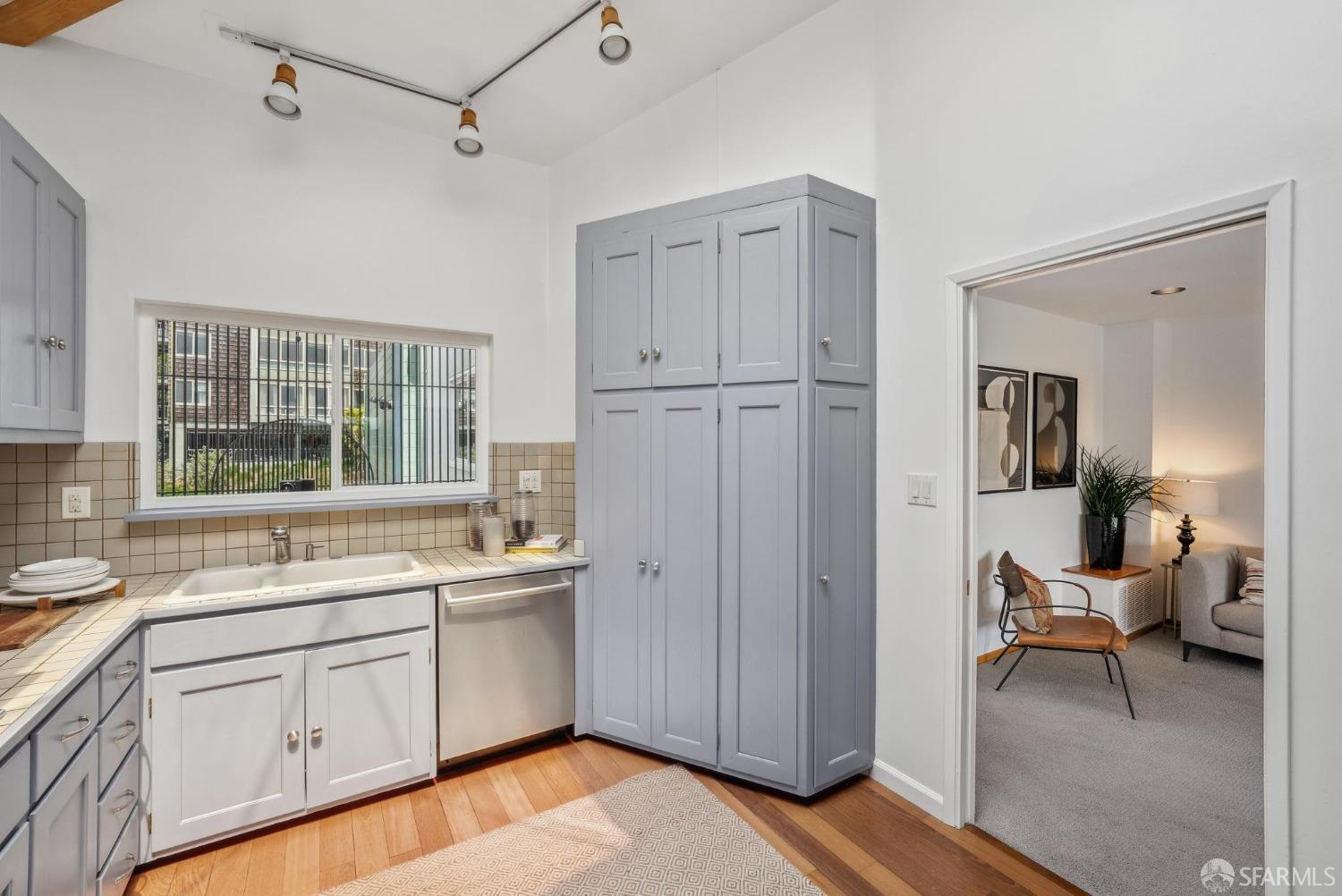 993-995 Duncan Street