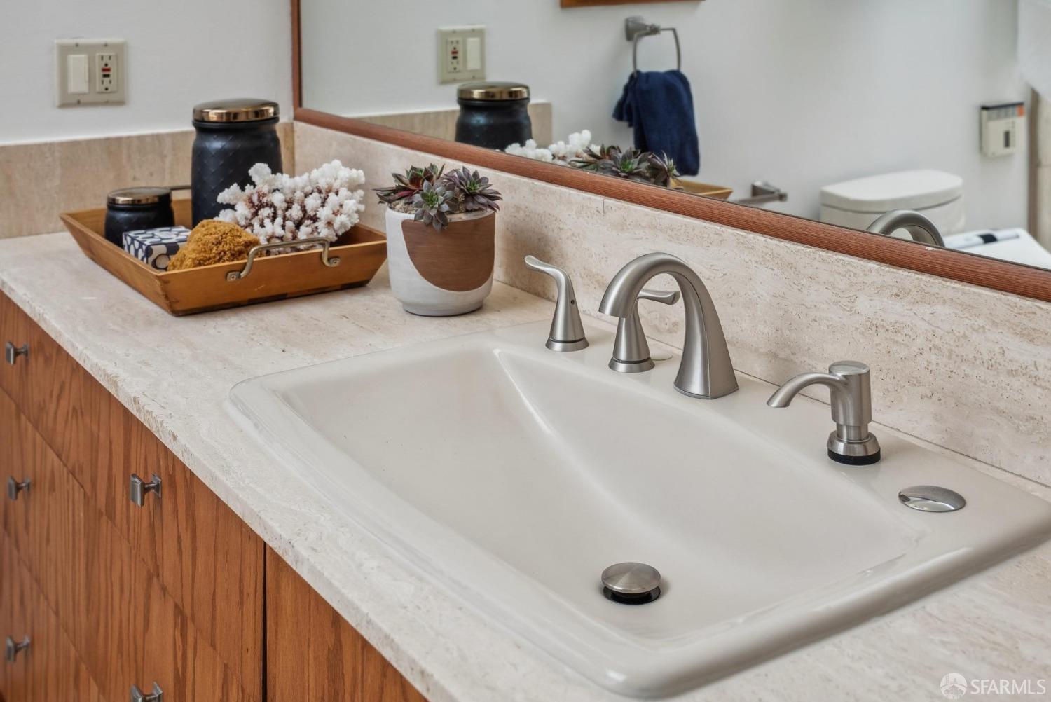 993-995 Duncan Street