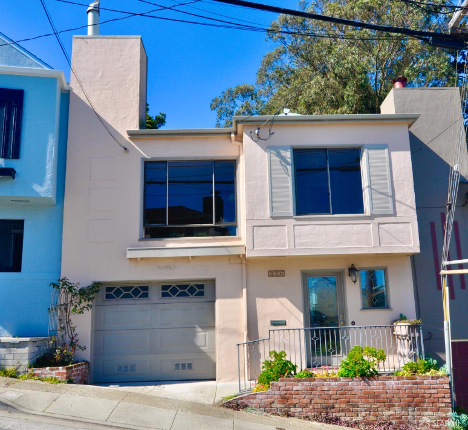 326 Los Palmos Drive