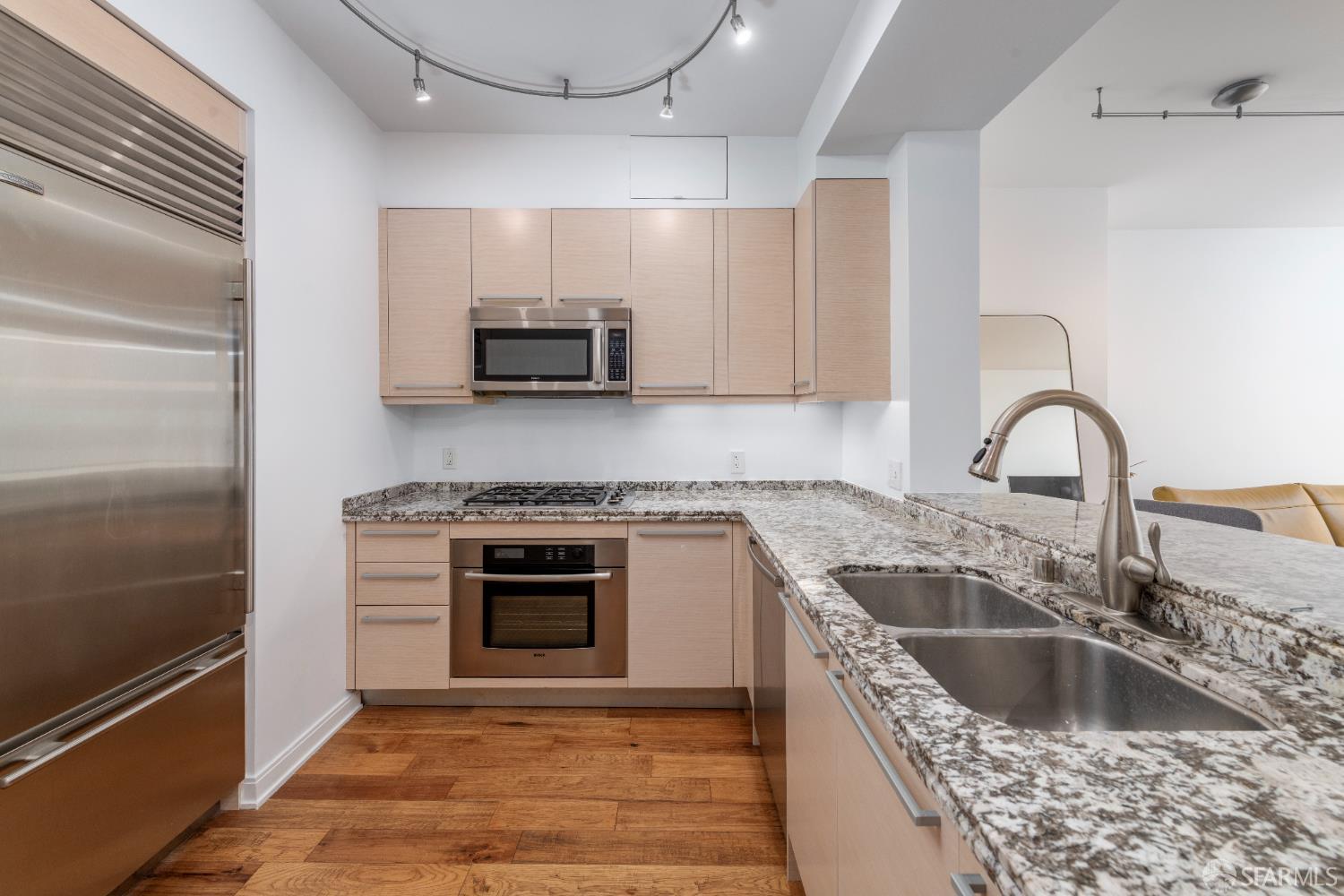 425 1st Street # 3301