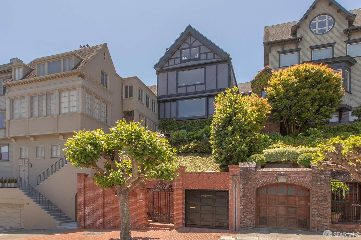 2555 Green Street