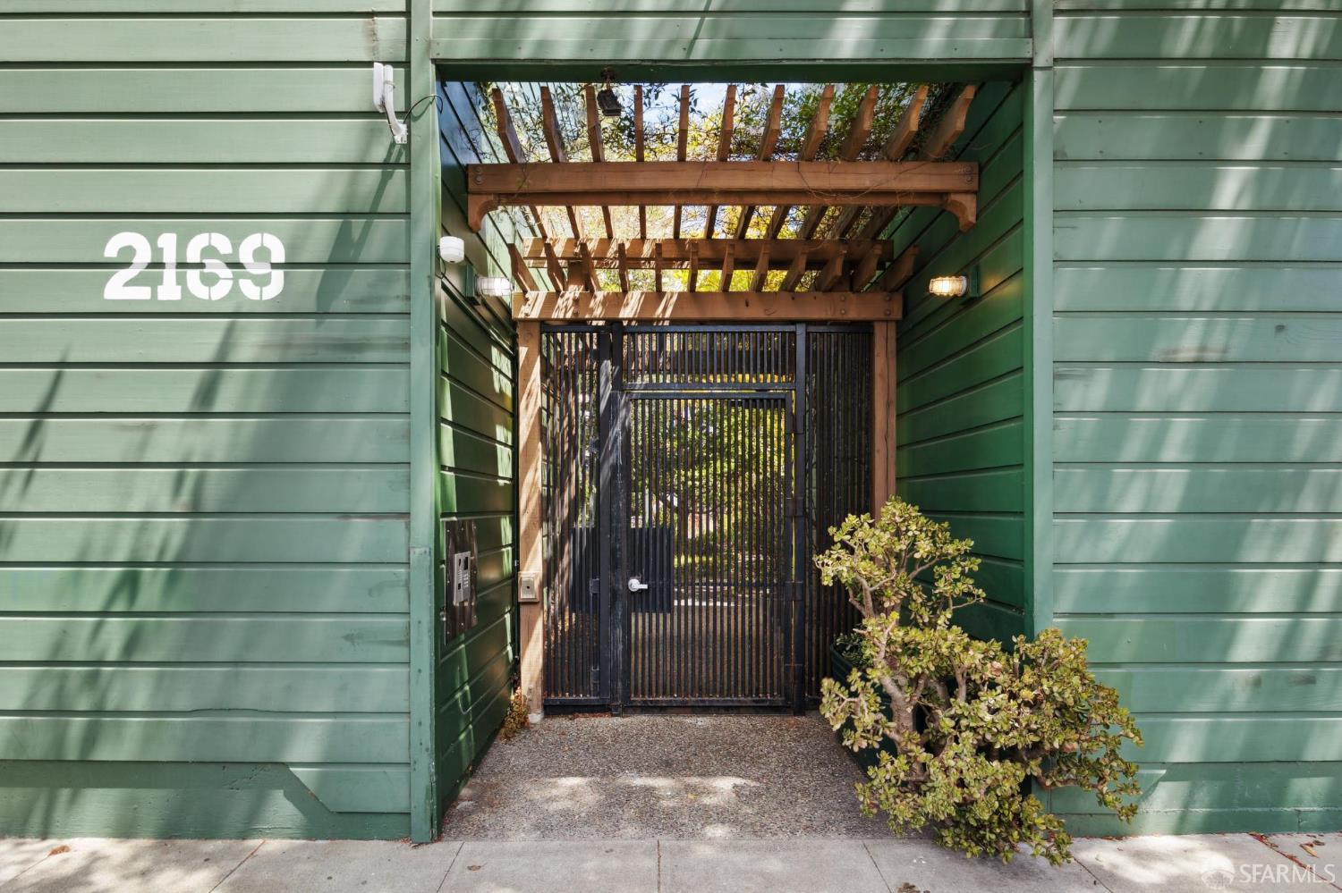 2169 Folsom Street # M201