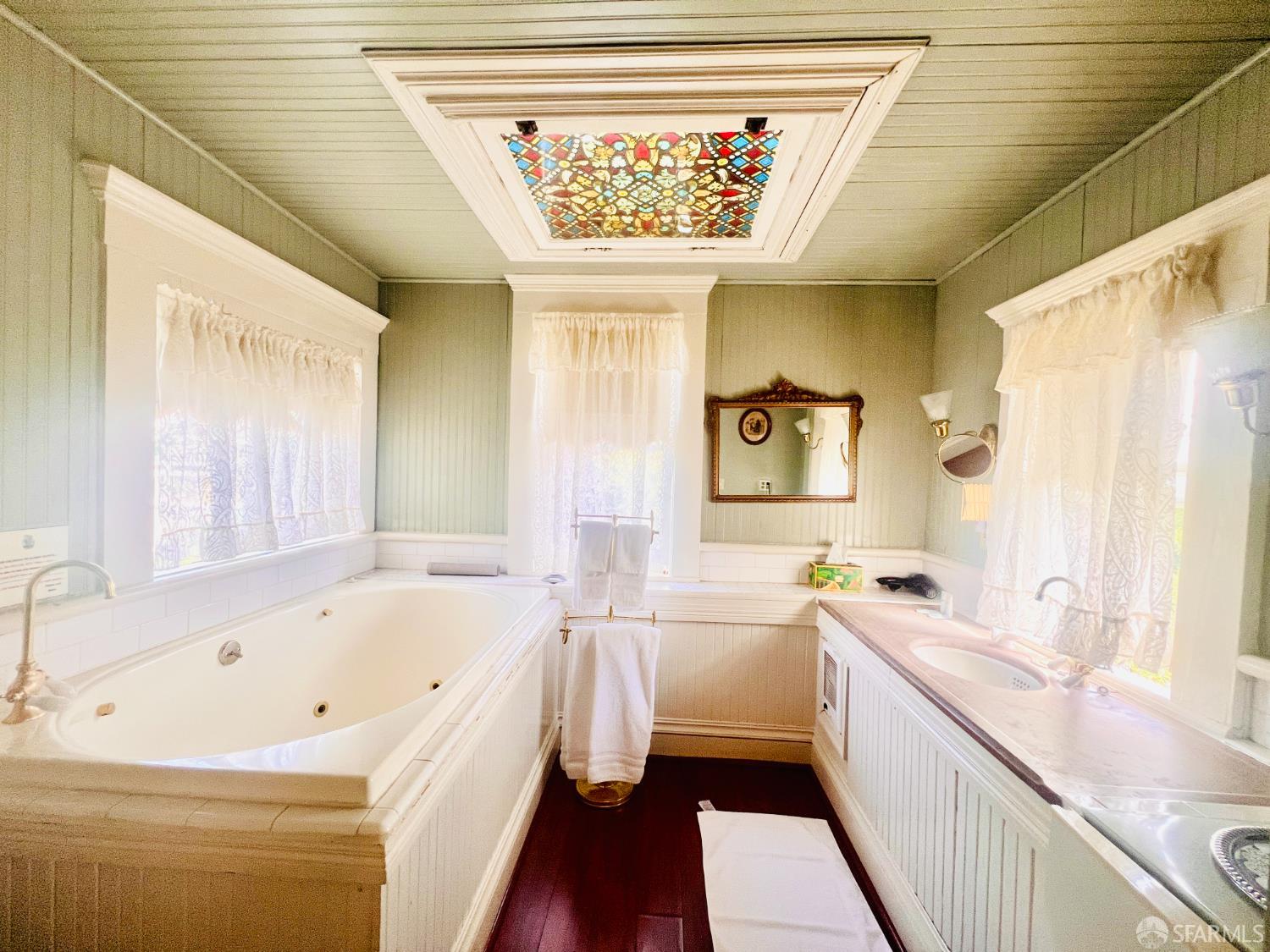 943 S South Van Ness Avenue