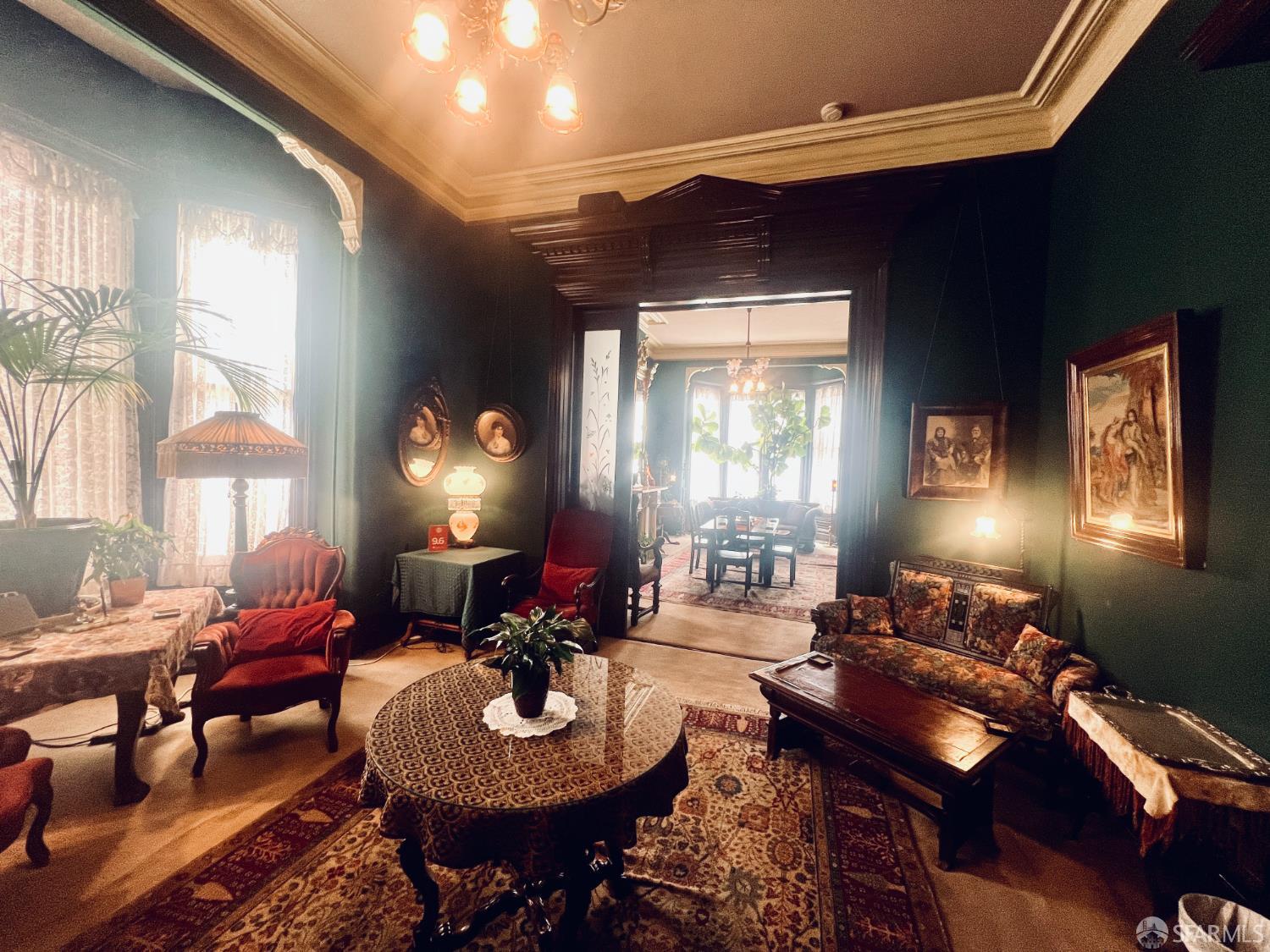 943 S South Van Ness Avenue