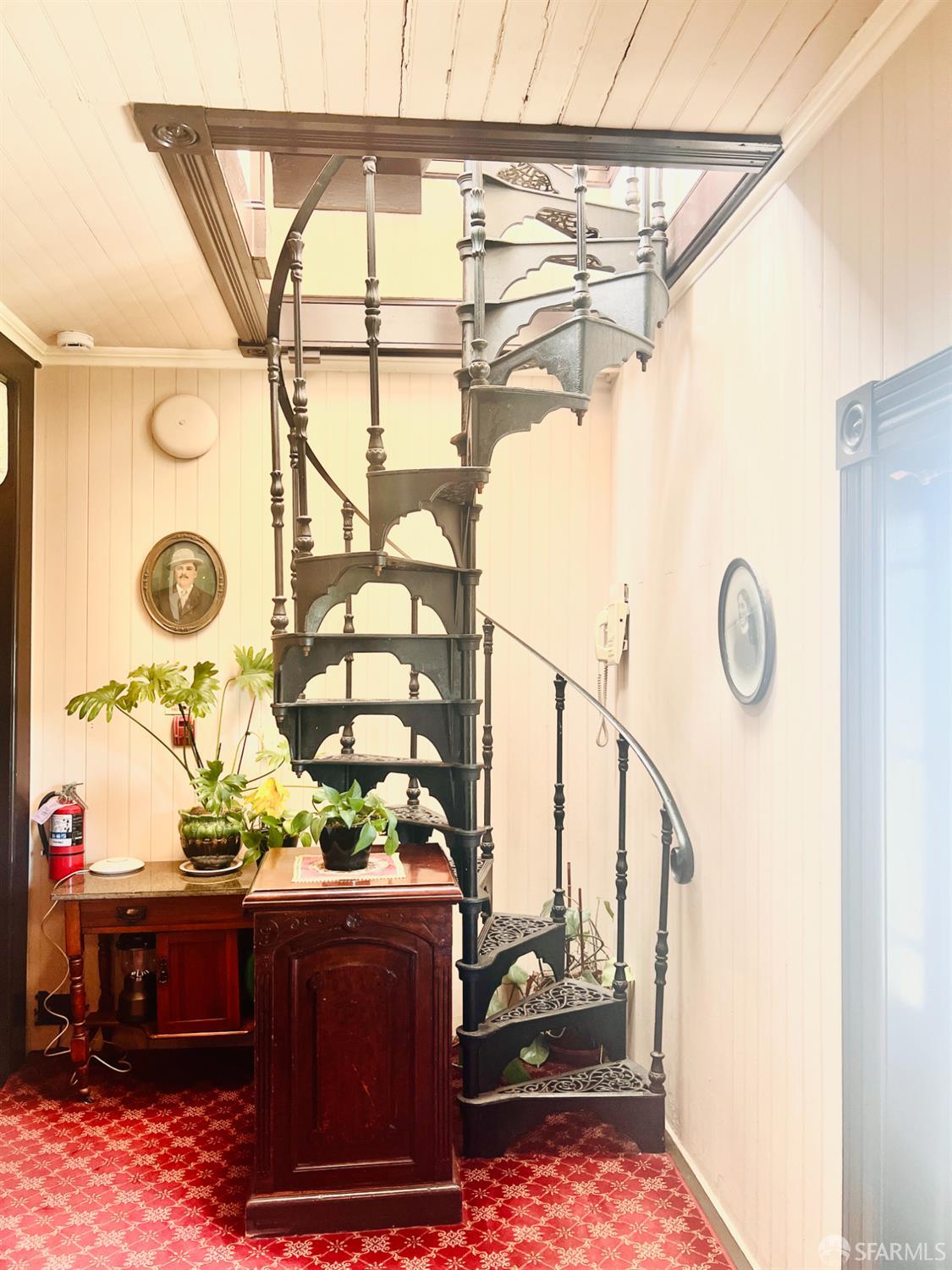 943 S South Van Ness Avenue